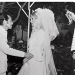 Emel Sayın Instagram – 🧿Yalancı Yarim filminin setindeyiz.Yönetmenimiz Ertem Eğilmez beni  yönlendiriyor.Tarığın 40 derece ateşi var,ayakta zor duruyor ama seti terketmiyor.