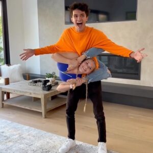 Emerald Gordon Wulf Instagram - I’m that kind of friend- I will literally bend over backward to be your belt if needed. Just FYI. #contortion #contortionist #flexible #flexibility #humor #funny #funnymemes @brentrivera @lexibrookerivera @ampwrld @piersonwodzynski @livswearingen @gucci