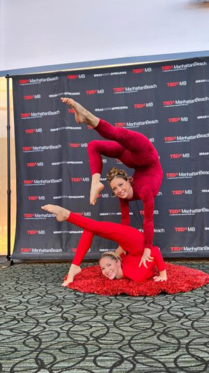 Emerald Gordon Wulf Instagram - Not going to lie, getting the timing right on this took a few tries lol!! @goaryn was just so much fun to work with and I had a blast with her at @ted. Her speech gave me goosebumps! #contortion #contortionists #contortionist #flexfriday #flexible #flexibility  #acro #duocontortion #duoacro #duoacrobatics #partneryoga  #acroyoga