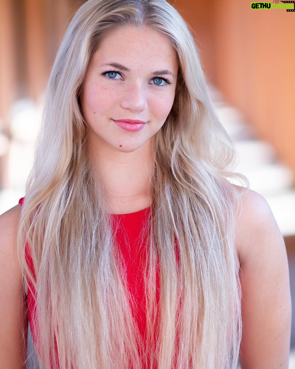 Emerald Gordon Wulf Instagram - Headshots! Which is your favorite? Photos by @kalialexsis #model #modellife #modelingagency #headshots #headshot #photography #San #sandiegomodel #lamodels