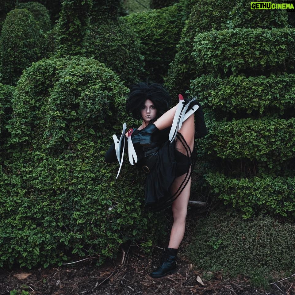 Emerald Gordon Wulf Instagram - Dear Tim Burton, Please have your people call my people. Sincerely, Em Photos by @kalialexsis #edwardscissorhands #timburton #Halloween #halloweencostume #spookyseason #spooky #contortion #contortionist #flexible #flexibility #dance #dancer