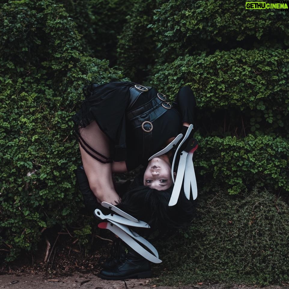 Emerald Gordon Wulf Instagram - Dear Tim Burton, Please have your people call my people. Sincerely, Em Photos by @kalialexsis #edwardscissorhands #timburton #Halloween #halloweencostume #spookyseason #spooky #contortion #contortionist #flexible #flexibility #dance #dancer
