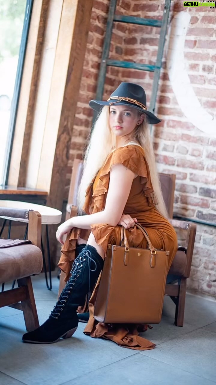 Emerald Gordon Wulf Instagram - There’s something about @joyfolie that reminds me of my San Antonio roots. Maybe it’s because I’ve been modeling for this amazing company since I was a toddler, but they definitely have my 💗 They are having a sitewide 50% off sale to celebrate their anniversary now through February 25th to say thank you to their supporters! These super cute bags are from @hmtbshop. Clothes from @joyfolie Photos by @kalialexsis Is it the boots or the hat that is giving Texas vibes? #model #fashionblogger #fashionstyle #fashion #joyfolie #toryburchbags #southernstyle #boho #festivalfashion #michaelkorsbag #piscesseason