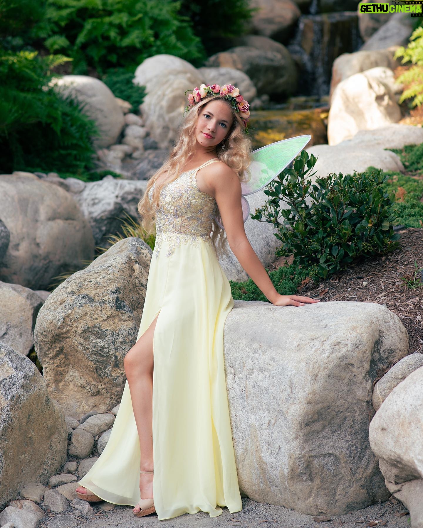 Emerald Gordon Wulf Instagram - Today is my 17th birthday! Check my tiktok to see behind the scenes from this fairy photoshoot with @kalialexsis #birthday #17 #teen #model #sandiego #seventeen #california #sandiegomodel #losangeles #botanicalgardens #teenager