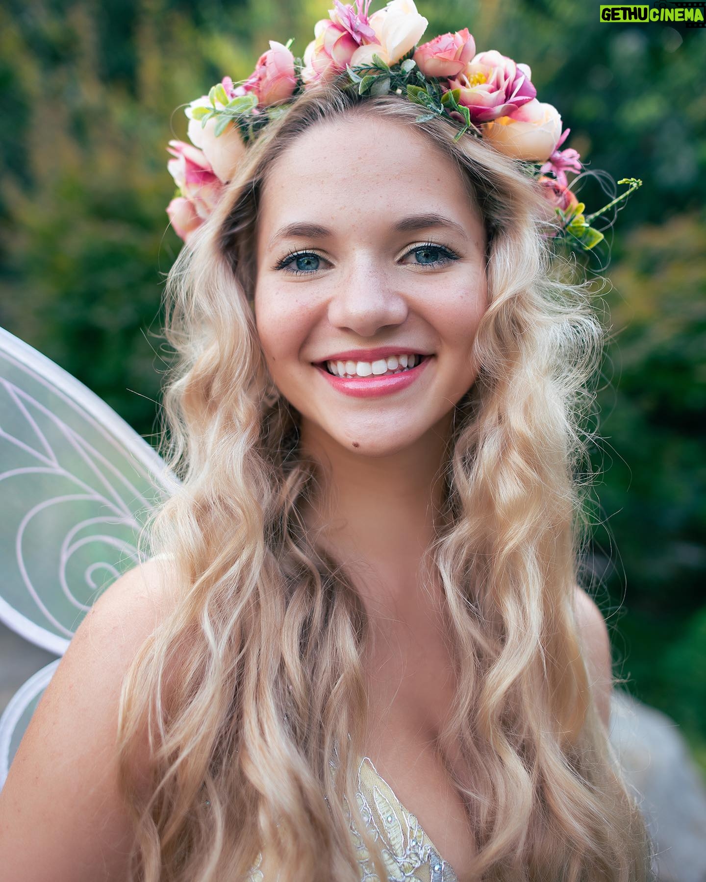 Emerald Gordon Wulf Instagram - Today is my 17th birthday! Check my tiktok to see behind the scenes from this fairy photoshoot with @kalialexsis #birthday #17 #teen #model #sandiego #seventeen #california #sandiegomodel #losangeles #botanicalgardens #teenager