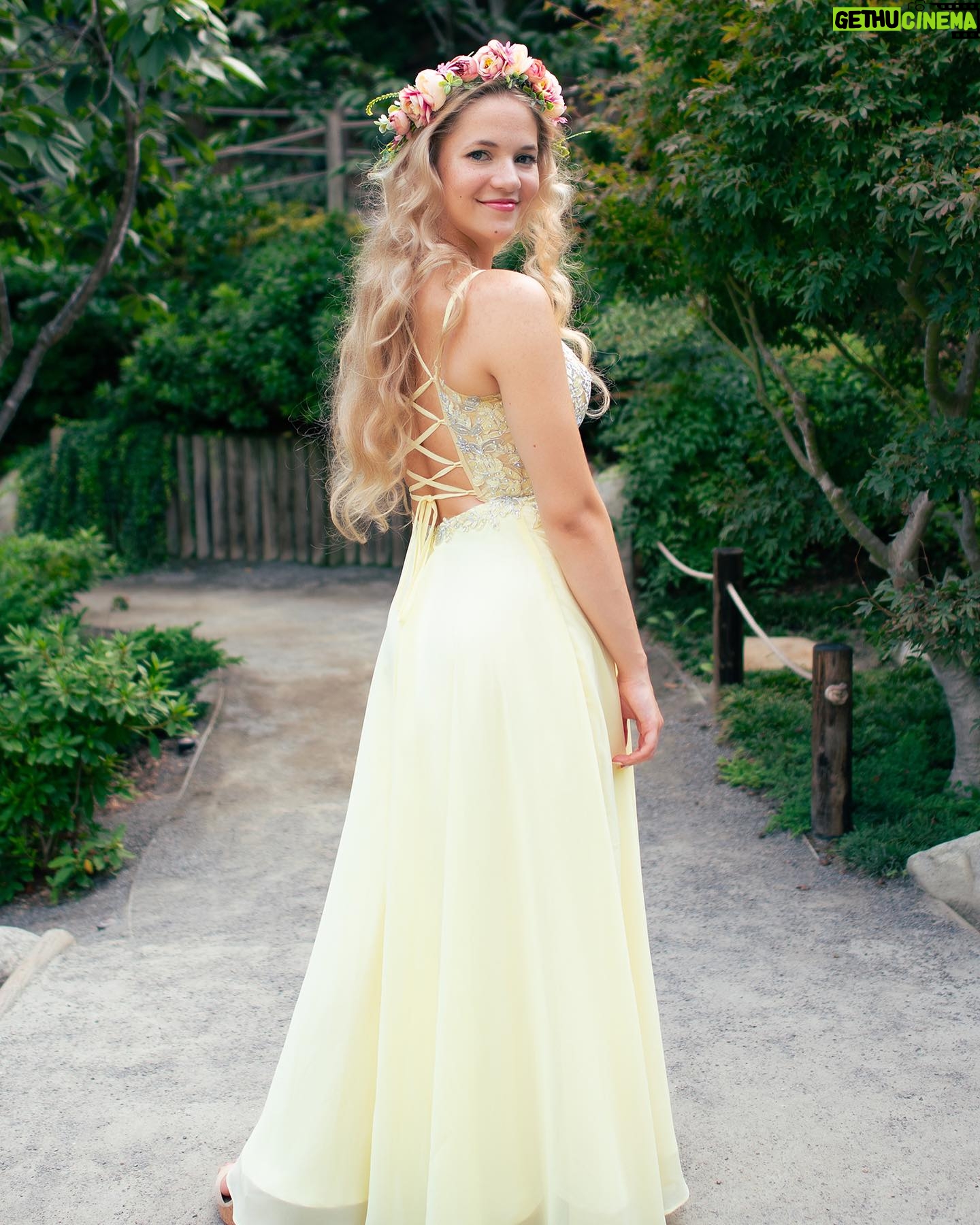 Emerald Gordon Wulf Instagram - Today is my 17th birthday! Check my tiktok to see behind the scenes from this fairy photoshoot with @kalialexsis #birthday #17 #teen #model #sandiego #seventeen #california #sandiegomodel #losangeles #botanicalgardens #teenager