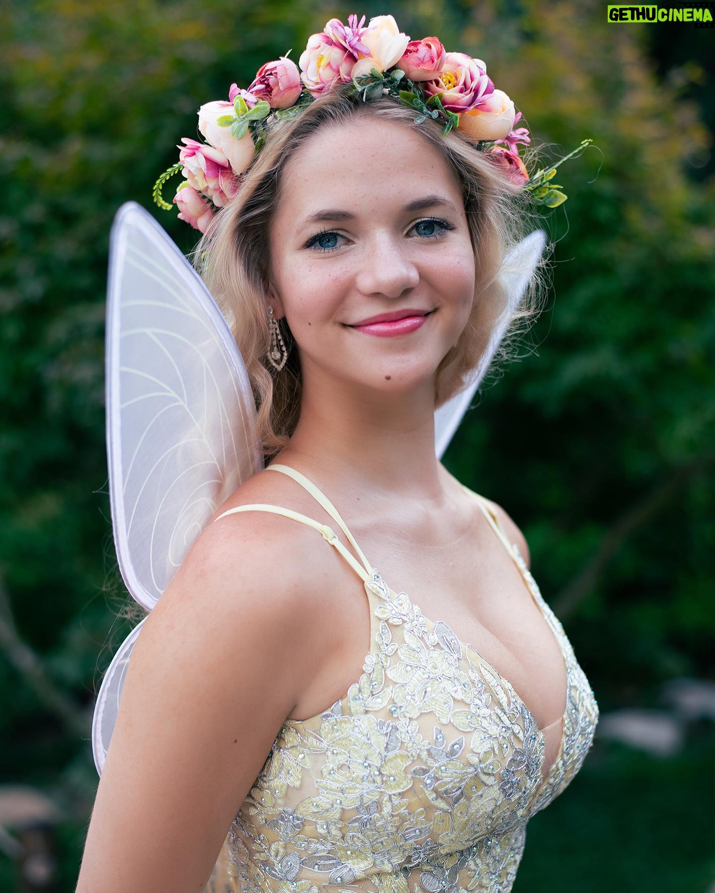 Emerald Gordon Wulf Instagram - Today is my 17th birthday! Check my tiktok to see behind the scenes from this fairy photoshoot with @kalialexsis #birthday #17 #teen #model #sandiego #seventeen #california #sandiegomodel #losangeles #botanicalgardens #teenager