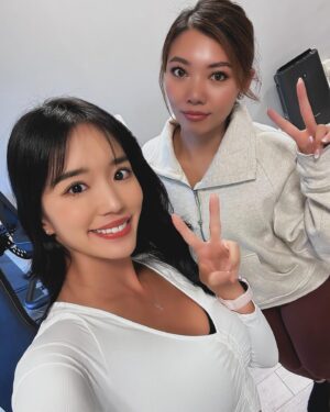 Emi Yanagimoto Instagram - ありがとうございました🫶💫

改めて @k.fitness1020s ちゃんとの
第二弾丸いお尻作りセミナーにご参加くださった皆さま
ありがとうございました！🙇‍♀️💞

【アーカイブ付きをお申し込みの皆さま】
アーカイブ動画＋PDFテキストはお届け済みです❣️🙏📢
▶︎メールが見当たらない方
まず迷惑ボックスを確認していただき、
それでも見当たらない場合には
Peatixからお問い合わせをお願いします。
(DMでは埋もれてしまう可能性があります。)

今回はなんと…🫨
【563名】の方にご参加いただきました❤️‍🔥❤️‍🔥❤️‍🔥
全国各地、世界に広がりアメリカ・メキシコ・タイ…🌎
国を越えて届けられたことも光栄です😭🙏

トレーニングを頑張っているのに変わらない。
ものすごく悲しい。そして、もったいない！
それを伝えたくて
原因から紐解き、実践プランを
お伝えさせていただきました✍️
とにかく頑張っている人が報われるように！！！🍑
みなさんのお役に少しでも立てていたら、幸せです🌸

初の試みだったプレミアムオフ会🍣も
最高に楽しくて、あっという間の2時間🤭💕
まるで女子会のようでした👯‍♀️
(お会い出来なかった方、いつか会えますように😭！)

今回も同じ志で走ってくれたかんなちゃん。
運営スタッフの方々のサポートのおかげです🙇‍♀️
本当にありがとうございました！✨

来週からドバイに渡り、
新しい分野の学びをスタートさせながら
"自分が伝えたいこと"を磨いてきます✍️🔥

かんなちゃんとも次こんなことしたいね…
なんて話しているので、
またレベルアップしてお会いできるよう
しばらく成長期間を過ごします🫡💕

セミナー感想や変化のシェアも
大歓迎でお待ちしておりますっ！☺️💓
ぜひぜひメンションで教えてくださいね🌸
すべて見に行きますー！！！😘🫶

改めて、ご参加ありがとうございました！！！💎

#実は人生で一二を争う体調の悪さでした泣
#本厄につき体調管理を徹底します
#とにかく感謝でいっぱい 
#オンラインセミナー
#くびれ専門トレーナー
#丸いお尻の作り方
#美尻
#美尻トレーニング 
#爆尻
#桃尻