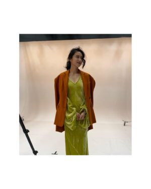 Emi Takei Instagram - 📸📸

お手にとってくださり
ありがとう☺️

どちらも可愛い衣装。
楽しいなー。