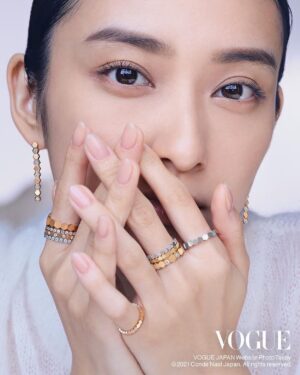 Emi Takei Instagram - 10代の頃に出会い、表現する事の意識を大きく変えてくれた一人のフォトグラファー @takayofficial さん。　久しぶりにご一緒しました。是非　@voguejapan チェックしてみてください 💎