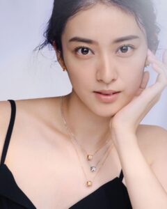 Emi Takei Instagram - この度　@chaumetofficial の人気コレクションであるビーマイラブのジャパンアンバサダーに就任いたしました💎待望の新作です。是非チェックしてみてください。