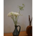Emi Takei Instagram – わたしが産まれる
うんと昔の年代の
フランスうまれな
ヴィンテージの花器。🇫🇷

そうなの、はまっています…
古いものってどうも惹かれてしまう

3枚目の奥にチラリと写っているのも、そう。
これは大のお気に入り。

さてと
あしたは月曜日だ。
楽しい一週間を🤘
