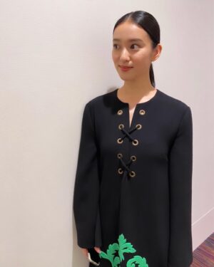 Emi Takei Instagram - ８年ぶりに！？
徹子の部屋への出演させていただき
(とてつもなく緊張しましたが)
かけがえのない時間を
過ごさせていただきました…😌

徹子さんにお会いできて
嬉しいかったなぁ、、

収録後の写真なので
リラックスしてるようですが
とにかく緊張しておりますので
どうかお手柔らかに、、😂

是非お時間あれば見てください。