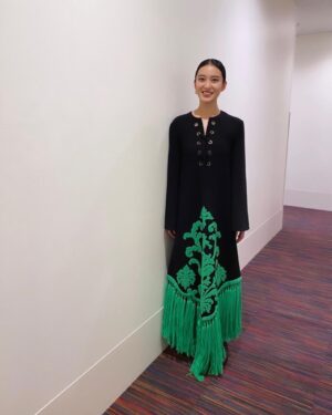Emi Takei Instagram - ８年ぶりに！？
徹子の部屋への出演させていただき
(とてつもなく緊張しましたが)
かけがえのない時間を
過ごさせていただきました…😌

徹子さんにお会いできて
嬉しいかったなぁ、、

収録後の写真なので
リラックスしてるようですが
とにかく緊張しておりますので
どうかお手柔らかに、、😂

是非お時間あれば見てください。