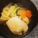 Emi Takei Instagram - ずっと前から欲しかった 木屋の季節の抜き型セット。 クリスマスにサンタさんから届いたので 使ってみた！ 鏡開きしたお餅をお雑煮に。 １月は松。 めでたい感が増しますねー！ お正月も無事に迎えられて 気付けば１１日･･･シャキッとせねば。！