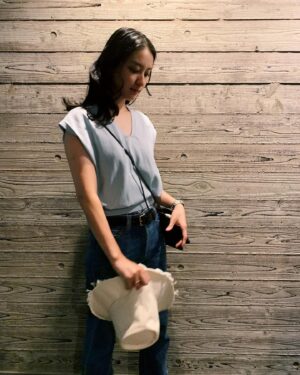 Emi Takei Instagram - ブルー×ブルーでさらっと夏気分🚲🌳数年前に行ったハワイで見つけた白いハットは毎年 夏の定番アイテム化してる。