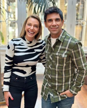 Emilia Daiber Instagram - Que alegría más grande poder compartir contigo este espacio mi querido @jpqueralto !!! @sabingochv se ha transformado en uno de los proyectos más bellos de los cuales he sido parte🫶🏽 Más que un equipo, es una familia!! Y eso es gracias a todos quienes nos permiten entrar en sus hogares y compartir sus vivencias e historias cada fin de semana!!🙌🏽