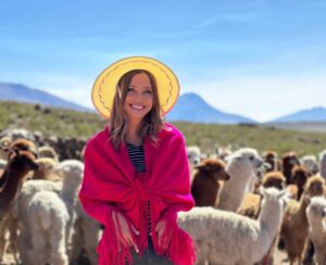 Emilia Daiber Instagram - Me hace tan feliz poder ser parte de la familia de @sabingochv y ser un puente con las personas que tienen historias que merecen ser visibilizadas. En “Ancestrales” he conocido a comunidades que trabajan día a día por mantener viva la memoria histórica de sus pueblos originarios y para mi es un privilegio conocer sus historias, tradiciones y costumbres!