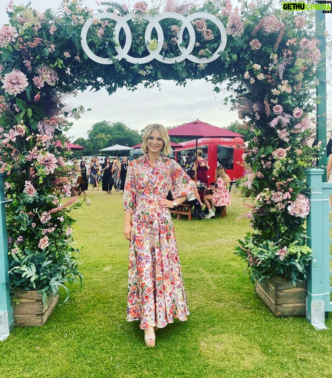 Emilia Fox - 7.7K Likes - Wowdi! What a night with Audi!
Thank you to @audiukpress for such a great night out at #audixhenley
The best dancing and atmosphere with @Ministryofsound
Fantastic fireworks
The most delicious Italian supper made by @Theo.Randall Brilliant comedy by @rorybremner1
And ending the night with beautiful music from @Jacksavoretti
#SaturdayNightFever 💃🏻🕺🏻
👗 @clairemischevani
💄 @clareturnermua
🚘 @AudiUk