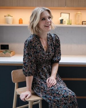 Emilia Fox Instagram - Got to try on some of the pieces from the new dreamy @irisfashion collection for this photoshoot. Spring is in the air! 🥀🧡🥀💚🥀🩷🥀🌿🧡🥀💚🥀 🩷🥀🌿