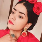 Emilia Ceballos Instagram - #tbt 🔜 a propósito del majestuoso documental sobre #fridakhalo presentado en @primevideo Llevo este proyecto en el ❤️ Entre casting y pruebas y ensayos cumplí el sueño de interpretarla… Coraje !!! ese fue su camino ! @quintocolorprodu gracias por esta valiosa oportunidad ! #mujeresrealesnoperfectas💄 #actress #corajedemujer #coloresdelotoño #vivalavida