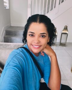 Emilia Ceballos Instagram - Aprobado las sonrisas , la buena onda 😎! Y amar con pasión lo que haces ! Feliz martes mi gente linda ! Cómo van?