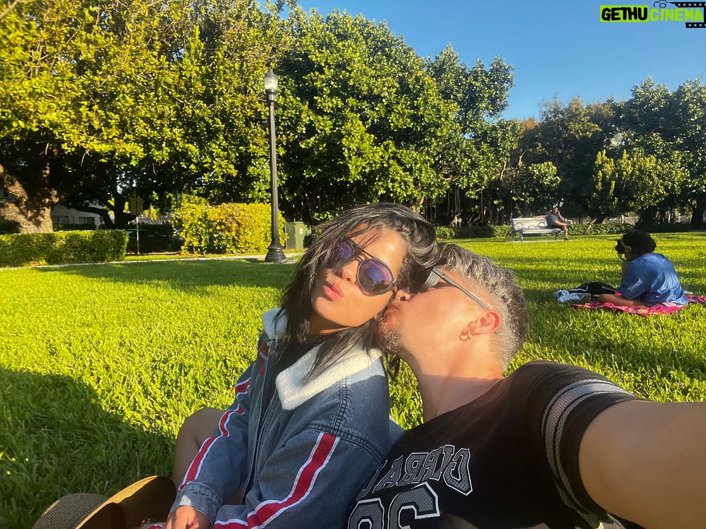 Emilia Ceballos Instagram - Secuencia de un besito π que ya casi suma 7 aΓ±os ! @rodrigo_jerez que lindo que sigamos fluyendo con la vida ! β€οΈβ€οΈβ€οΈβ€οΈπ¨π΄π¨π΄π¨π΄πΊπΈπΊπΈπΊπΈπΊπΈπππ«Άπ Excelente semana mi gente bella !