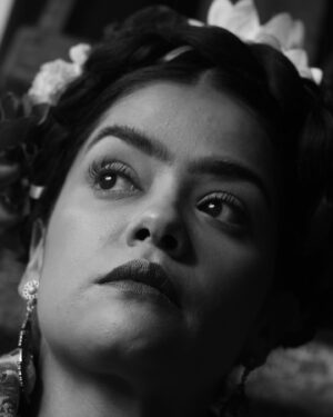 Emilia Ceballos Instagram - La soñé !
Fue una experiencia hermosa esta interpretación 

@quintocolorprodu 
@mclmanager 

By @jorgemiliofotografo 

#emmareyes
#frida #fridakahlo #actress 
@fridakahlo
#2024