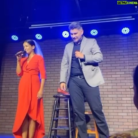 Emilia Ceballos Instagram - Feliz día del teatro! 🎭 Feliz dia teatreros! Que el escenario siga siendo ese lugar lleno de encanto.luz,magia y sobre todo un lugar para la fe y los sueños @rodrigo_jerez