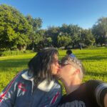 Emilia Ceballos Instagram - Secuencia de un besito 😘 que ya casi suma 7 años ! @rodrigo_jerez que lindo que sigamos fluyendo con la vida ! ❤️❤️❤️❤️🇨🇴🇨🇴🇨🇴🇺🇸🇺🇸🇺🇸🇺🇸🕗📚🫶🎭 Excelente semana mi gente bella !