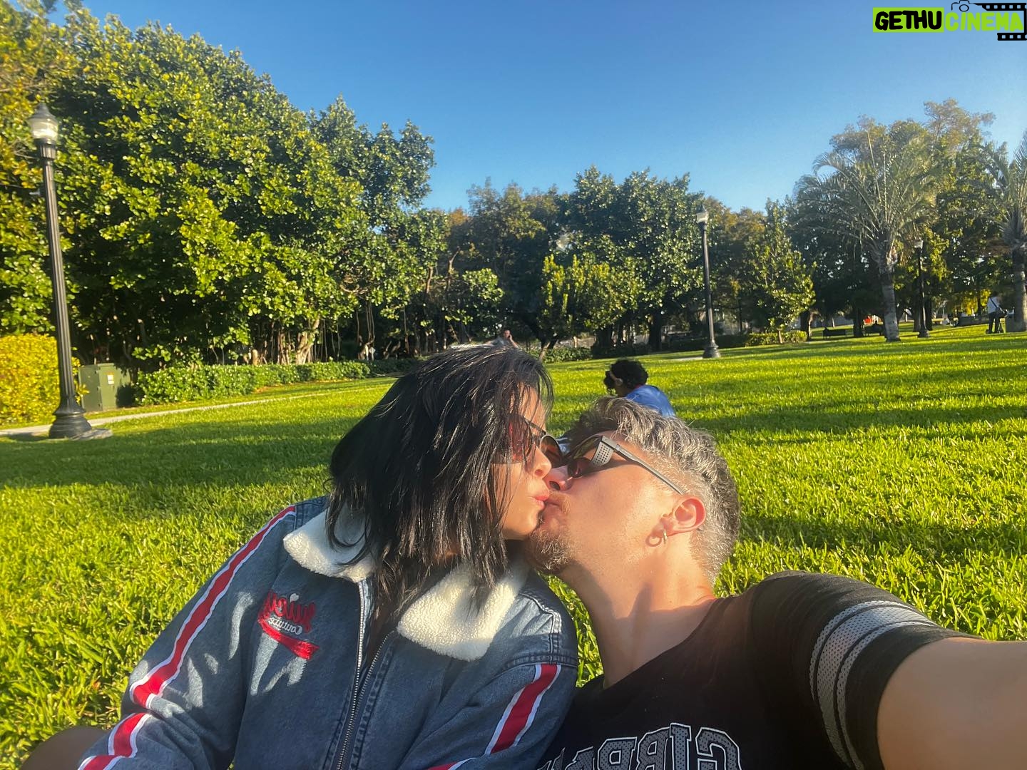 Emilia Ceballos Instagram - Secuencia de un besito π que ya casi suma 7 aΓ±os ! @rodrigo_jerez que lindo que sigamos fluyendo con la vida ! β€οΈβ€οΈβ€οΈβ€οΈπ¨π΄π¨π΄π¨π΄πΊπΈπΊπΈπΊπΈπΊπΈπππ«Άπ Excelente semana mi gente bella !