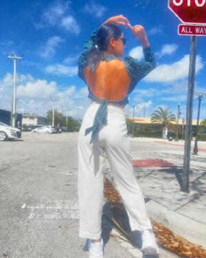 Emilia Ceballos Instagram - Going forward!

1. physical training

2 play whith our stand up six sex and a half

3. my English better, love that ❤️❤️

4.live in the present

 5. Gratitude

#self #vida #gratitudenpositivo #beautytips #makeupnaturale #lifestyle

@autopremiumflorida