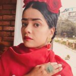 Emilia Ceballos Instagram - #tbt 🔜 a propósito del majestuoso documental sobre #fridakhalo presentado en @primevideo Llevo este proyecto en el ❤️ Entre casting y pruebas y ensayos cumplí el sueño de interpretarla… Coraje !!! ese fue su camino ! @quintocolorprodu gracias por esta valiosa oportunidad ! #mujeresrealesnoperfectas💄 #actress #corajedemujer #coloresdelotoño #vivalavida