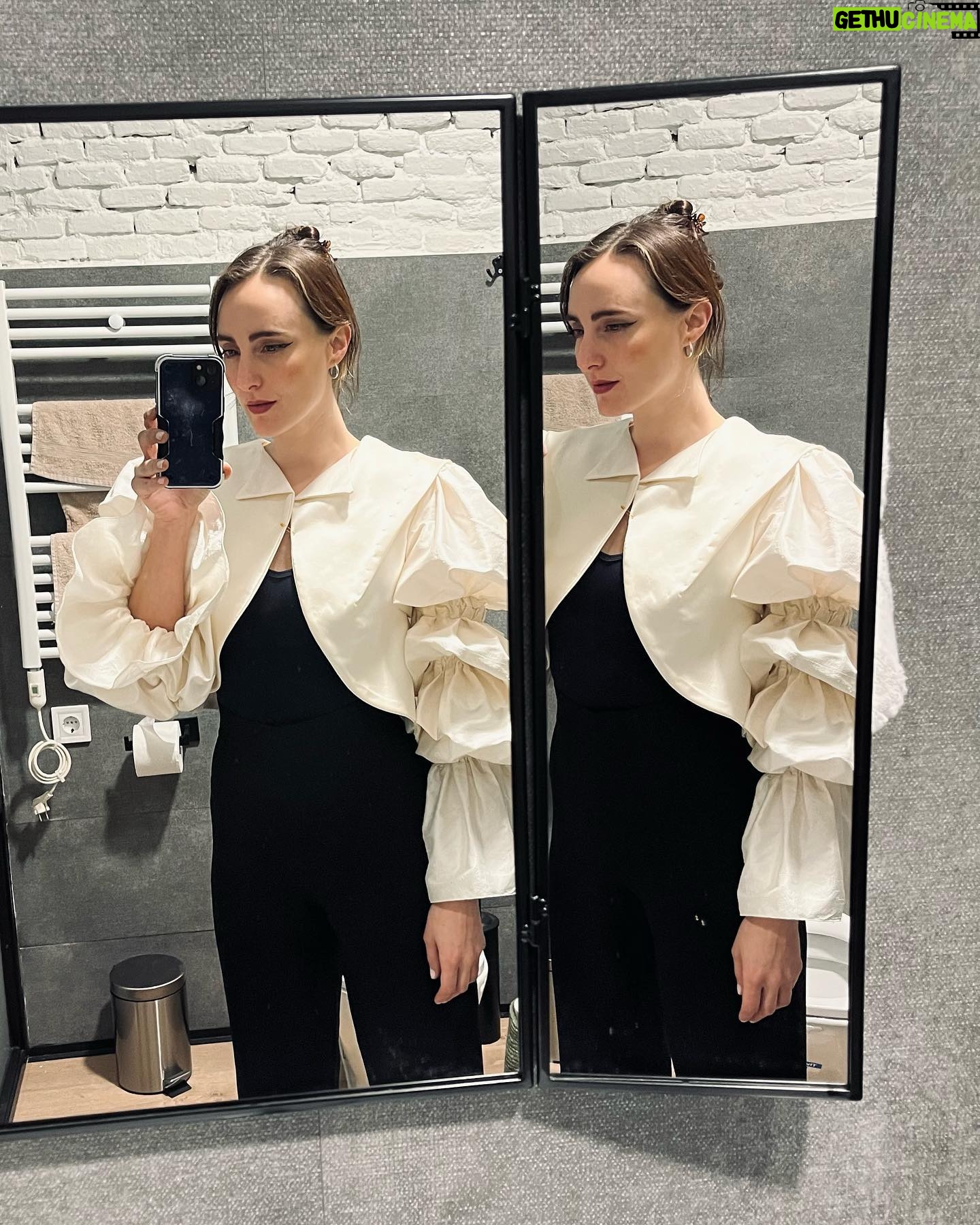 Emilia Lazo Instagram - Cositas, ya estamos en primavera 💌
