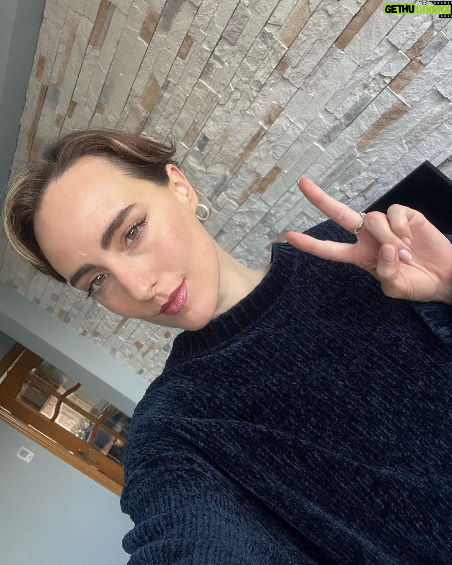 Emilia Lazo Instagram - Cositas, ya estamos en primavera 💌