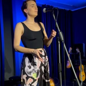 Emilia Lazo Instagram - Fin de la Gira Catalana ❤️‍🩹

Marxem plens d'amor i amb moltes ganes de tornar i seguir compartint la nostra música amb vosaltres. 

@emiliaypablomusic 🌹