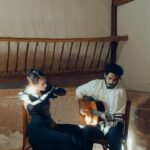 Emilia Lazo Instagram - “Donde emerge crudo mi llanto, se destapa el espanto se despiada la noche y no pido más” Este jueves, Húyanle, nuevo single 🍷 Video @asainzfilms Localización @espacioartevaca Post Sonido @alvarozambrano_ Magia @ramirez_guitars