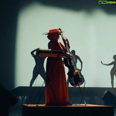 Emilia Lazo - 8.4K Likes - 💥 Territorio de Delirio 💥
Tanto que agradecer de está mágica noche en los @teatroscanal❤
Que ganas de compartir este proyecto en todos los rincones del mundo.
Larga vida al arte! 🤘
Gracias @clubdelrio_ por confiar uniéndose a este Delirio!
Gracias @asantg33 por este maravilloso teaser
Idea original: @colectivo.delirio
Dirección escénica: @dariosigco
Dirección de arte: @_nikoji @nereaqerez
Diseño sonoro: @_emiliopascual
Diseño de iluminación: Jorge Catalan
Producción: @_cristianmarano_
Produccion ejecutiva: @madame_vodevil
Vestuario: @crismartinalique
Visuales: @carmenescuderophoto @motion_haikus
Foto cartel: @sergiolar10
Diseño de cartel: @juliovargasbuendia
Foto fija y vídeo: @carlosguijarro @ana_anuanua @chechagandolfo @asantg33
Voz y guitarra: @emilia_lazo
Voz, guitarras, charango y charangón: @pablocaceresblazquez
Percusiones: @ivan_mellen
Violonchelo: @oscartrujillo_
Contrabajo y sinte: @martabautista_bass
Performers:
@elisaforcanoactriz
@slynessnatt
@pablo.gart
@gisageezer
@ro_asecas
@jorggevidal
@madame_vodevil ❤