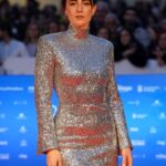 Emilia Lazo Instagram - Qué noche tan especial, gracias @festivalmalaga por invitarme a vivir esta fantasía de la mano de @mansconceptmenswear 🤍 Y a todas las personas que hacen posible este look mágico. @joyassardinero @sevillano_anita_ @ehmoda @fabracomunicacion @me_love_me_unasymas @aleighthouse @guess
