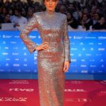 Emilia Lazo Instagram - Qué noche tan especial, gracias @festivalmalaga por invitarme a vivir esta fantasía de la mano de @mansconceptmenswear 🤍 Y a todas las personas que hacen posible este look mágico. @joyassardinero @sevillano_anita_ @ehmoda @fabracomunicacion @me_love_me_unasymas @aleighthouse @guess