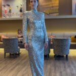 Emilia Lazo Instagram - Qué noche tan especial, gracias @festivalmalaga por invitarme a vivir esta fantasía de la mano de @mansconceptmenswear 🤍 Y a todas las personas que hacen posible este look mágico. @joyassardinero @sevillano_anita_ @ehmoda @fabracomunicacion @me_love_me_unasymas @aleighthouse @guess