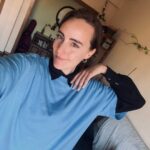 Emilia Lazo Instagram - Mucha música está por llegar 🕯️ @emiliaypablomusic