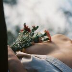 Emilia Lazo Instagram - desnudar y sincerar, dejar morir para hacer espacio, rendirse y abrazar lo que viene 🎞️ Portra800 revelado y digitalizado x @cuartocolorlab #portrait #staybrokeshootfilm #35mm #analogphotography