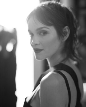 Emilia Schüle Instagram - anzeige / That was special, NY ❤️‍🔥 Excited to partner up with @montblanc ! Looking forward to everything’s that’s coming 🖊️ 
#MontblancLibrarySprit #InspireWriting