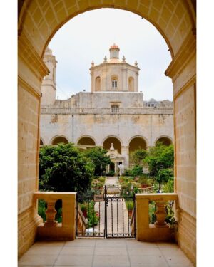 Emily Ashby Instagram - Malta 🇲🇹 (part 1) Stone Age
This tiny country is so rich in history and beautiful! We loved seeing the megalithic temples and the ancient cities of Mdina (GOT was filmed there) and Valletta 

#malta #maltaphotography #mdina #valletta #traveltips #travelgram #travelphotography #worldtraveler