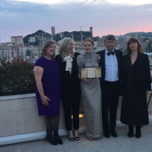Emily Beecham Instagram - What a surreal and unforgettable day yesterday. So grateful to you @festivaldecannes, the ridiculously talented jury and again of course to brilliant #jessicahausner for giving me this opportunity , @geraldine.bajard, everyone at @thebureaufilms #coop99  #essentialfilmproduktion  Little Joe is the 1st Austrian/UK co-production, which is especially noteworthy & special considering our current political situation!
This is also a film about a modern woman and her work, by a brilliant bold female director🙌🏼💜 Thank you @chanelofficial for the spectacular dress! 🙏🏽#cannesfilmfestival