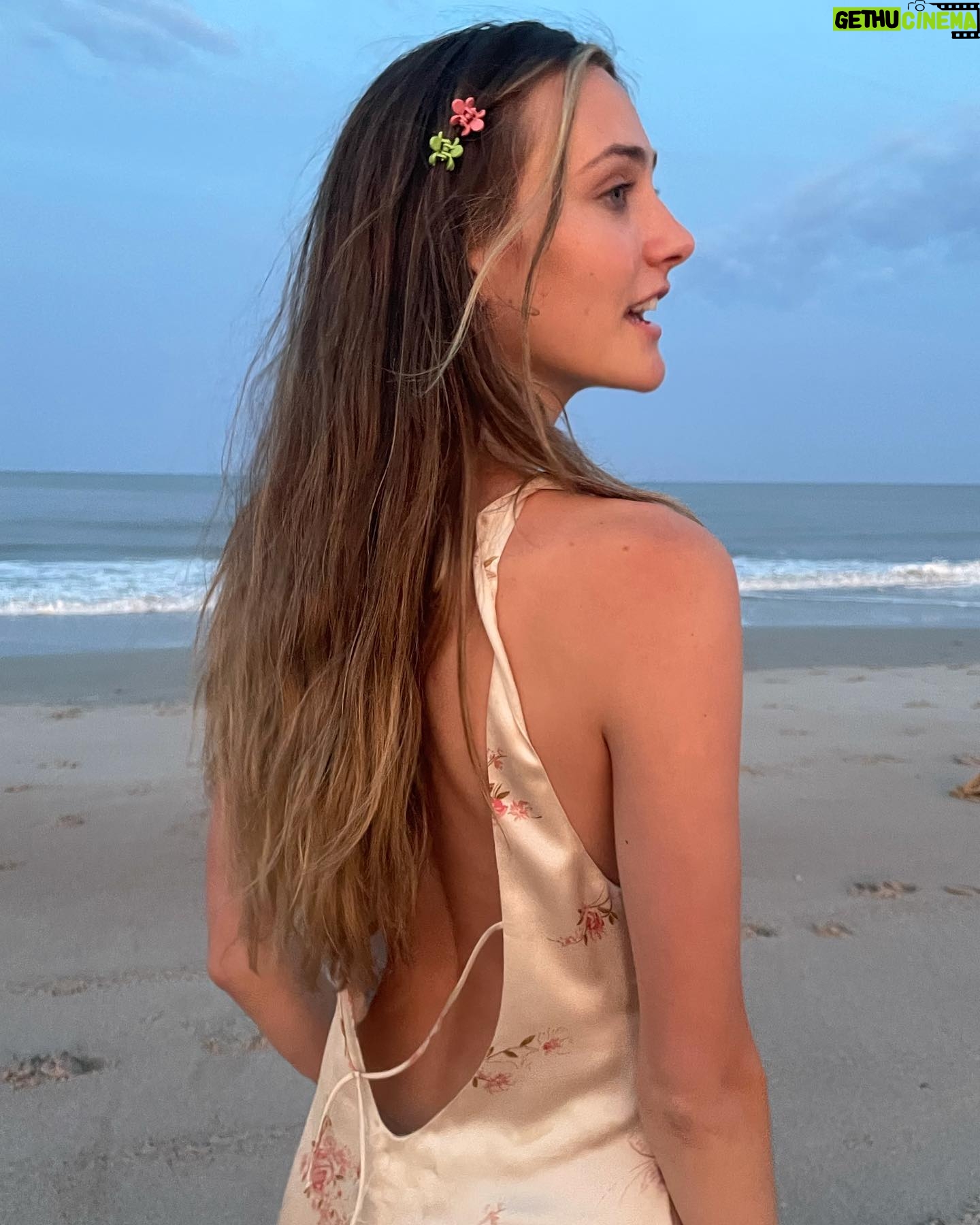 Emily Hall - 1.6K Likes - Honey, honey :)))