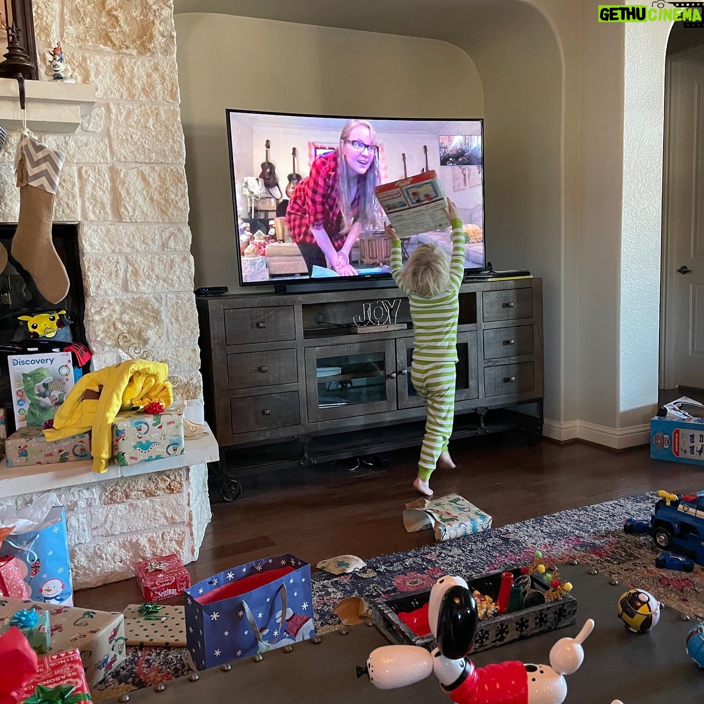 Emily Tarver - 3.2K Likes - Virtual Christmas with my family!