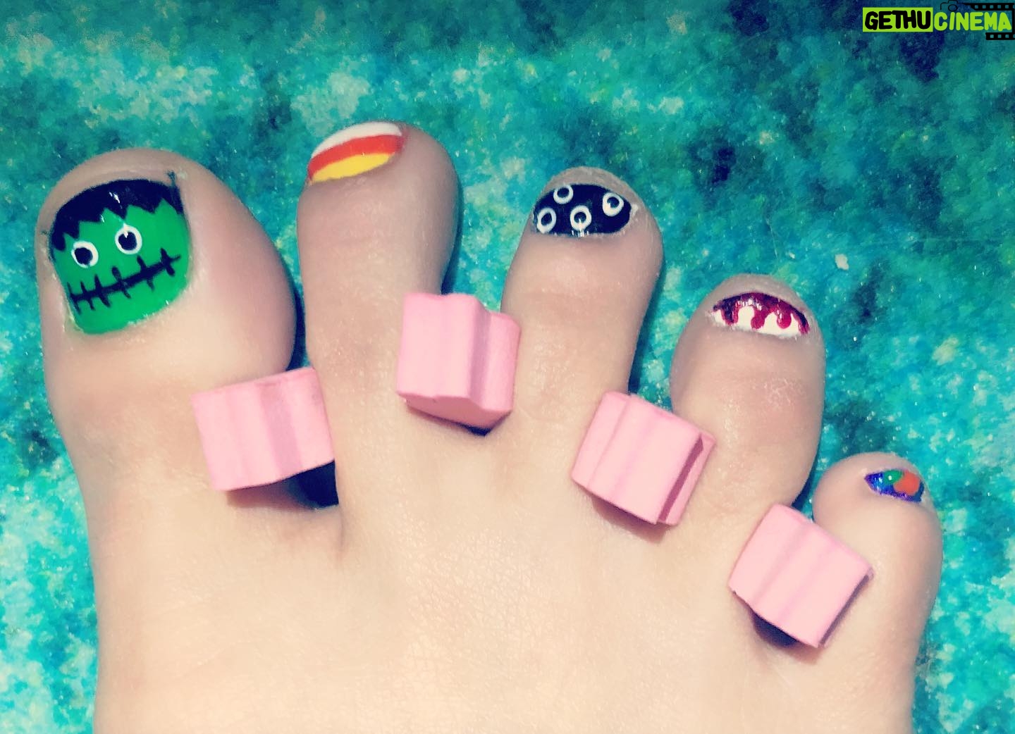 Emily Tarver - 3.2K Likes - @viccimartinez was very patient and let me practice! I love Halloween and spooky stuff so I gotta get ready! #nailart #halloween #frankentoe #tbt #toebacktoesday 🎃👻🧟♂️🩸👀🔪