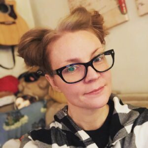 Emily Tarver Instagram - Stuck inside? Try out a new do! Stay safe y’all! #bored #hair #shutin #whatcoloristhesky